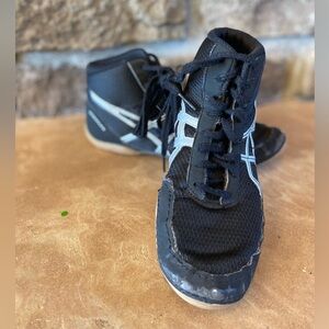 ASICS Matflex 5 - Size 3.5 (Youth)